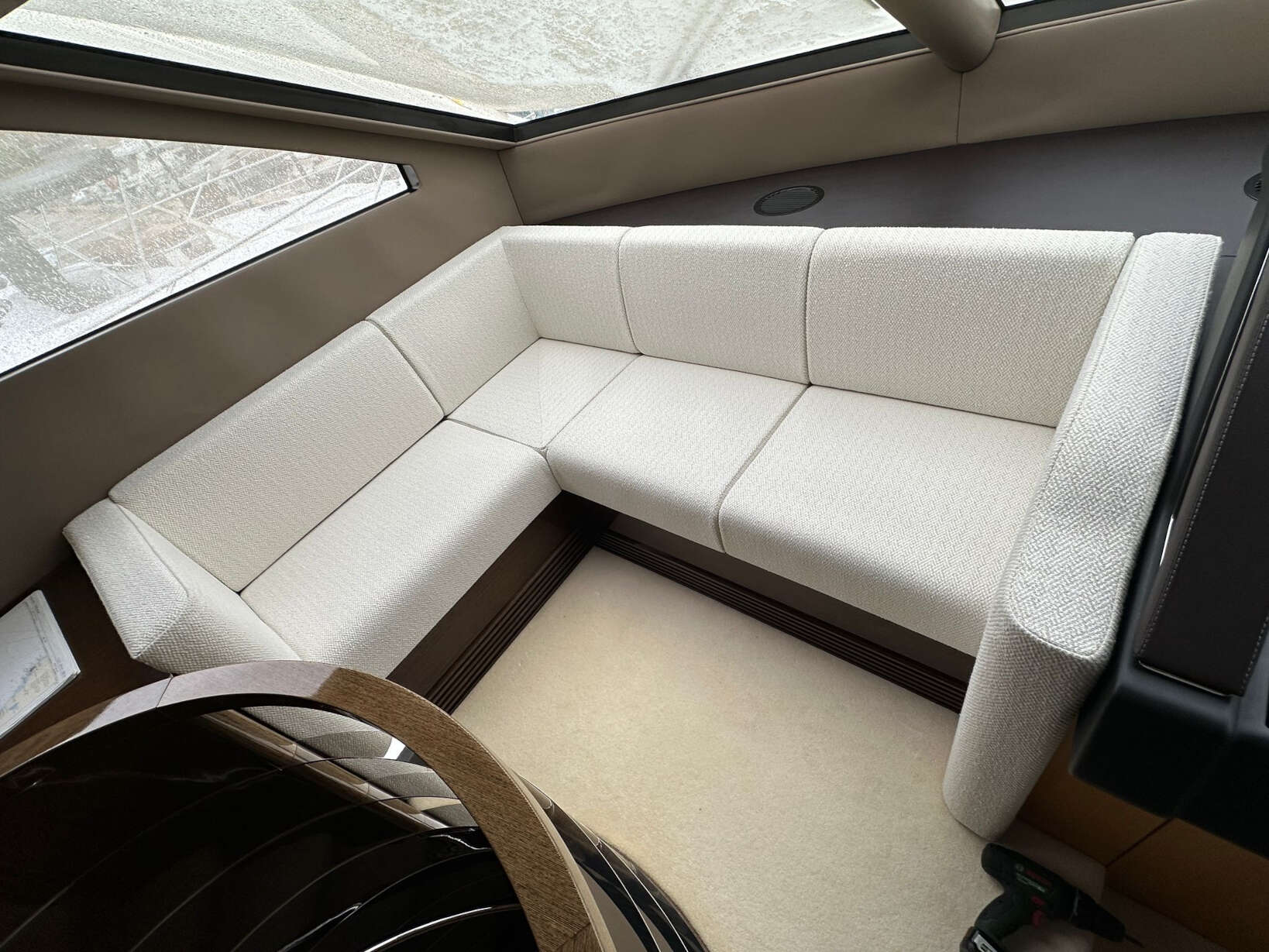 detalle de asiento de barco tapizado